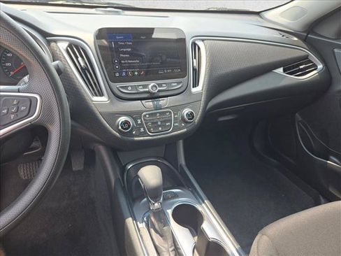 Used 2025 Chevrolet Malibu LT FWD image 12