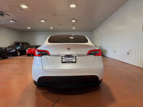 Used 2020 Tesla Model Y Long Range image 9