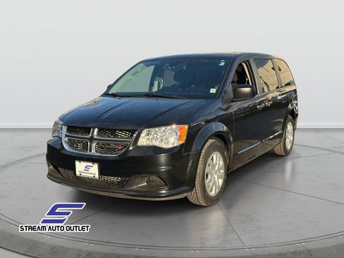 Used 2019 Dodge Grand Caravan SE w/ UConnect Hands-Free Group image 3