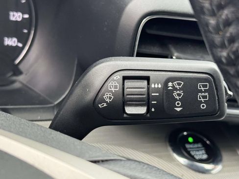 Used 2021 Ford Explorer XLT w/ Equipment Group 202A RWD image 26