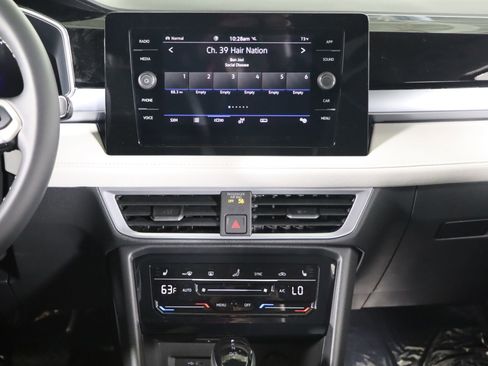 Used 2025 Volkswagen Taos SE image 31