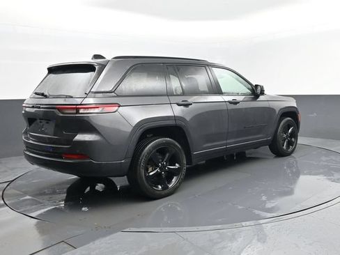 Used 2023 Jeep Grand Cherokee Altitude AWD/4WD image 23