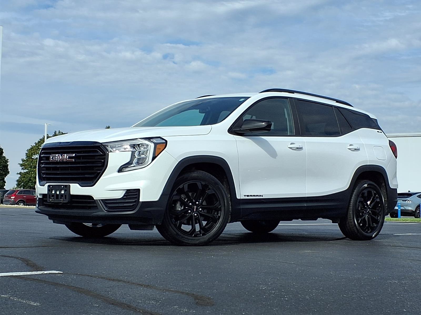 Used 2022 GMC Terrain SLE w/ Elevation Edition FWD image 2