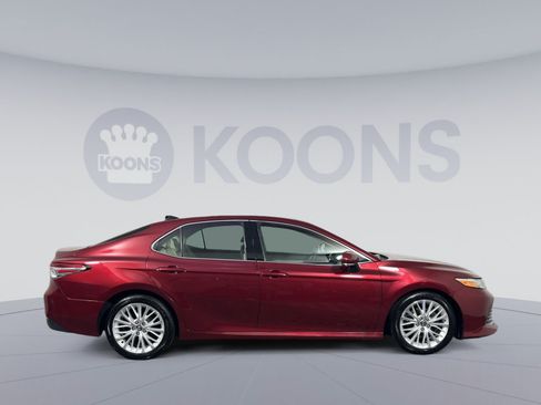 Used 2020 Toyota Camry XLE w/ Navigation Package FWD image 8