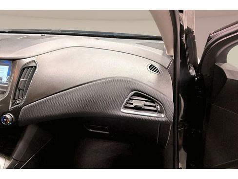 Used 2018 Chevrolet Cruze LT w/ Convenience Package image 17