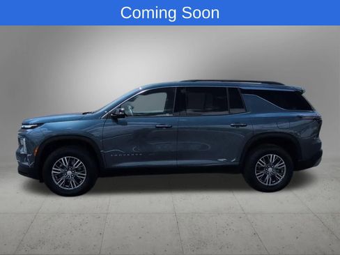 Used 2024 Chevrolet Traverse LT w/ Enhanced Driving Package FWD image 3