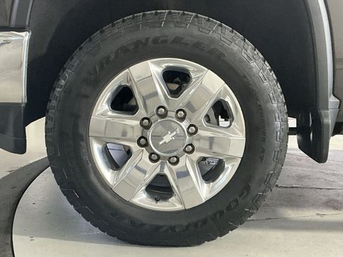 Used 2020 Chevrolet Silverado 2500 LTZ AWD/4WD image 13