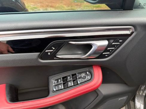 Used 2018 Porsche Macan AWD/4WD image 5