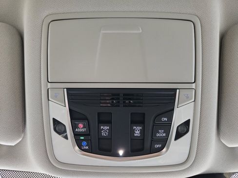 Certified 2025 Acura RDX w/Technology Package image 31