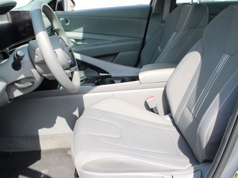 Used 2024 Hyundai Elantra Blue FWD image 9