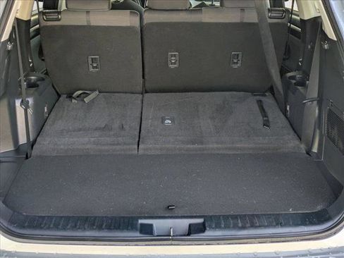 Used 2024 Toyota Highlander LE image 6