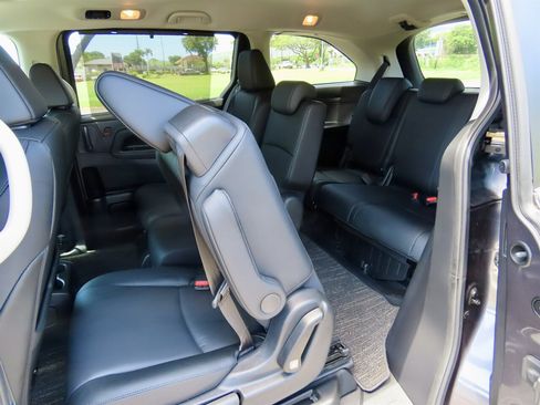 Used 2025 Honda Odyssey EX-L image 16