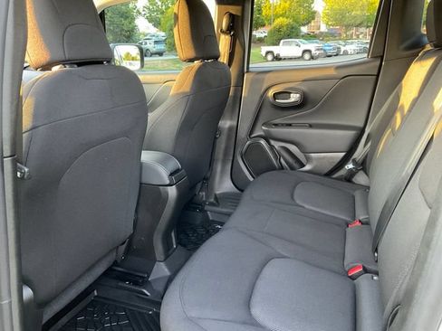 Used 2023 Jeep Renegade Latitude AWD/4WD image 27