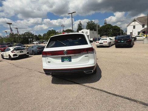 Used 2025 Volkswagen Atlas SE AWD/4WD image 7