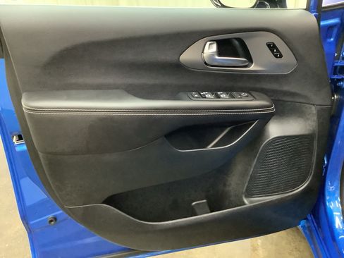 New 2027 Chrysler Pacifica Select FWD image 11