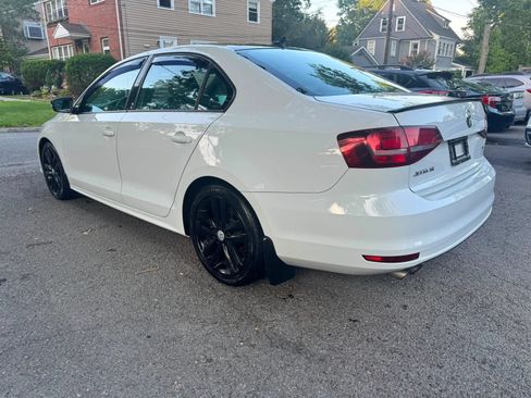 Used 2018 Volkswagen Jetta Sport FWD image 4