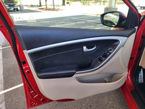 Used 2013 Hyundai Elantra GT w/ Tech Pkg FWD image 40