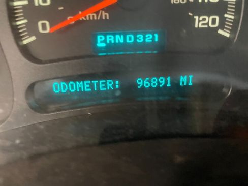 Used 2005 Chevrolet Silverado 3500 LS w/ Heavy-Duty Power Package AWD/4WD image 12