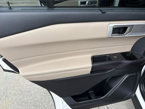 Used 2020 Ford Explorer Limited image 32