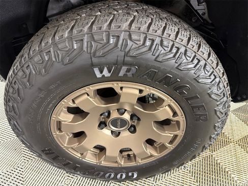 Used 2025 Toyota Tacoma Trailhunter image 11