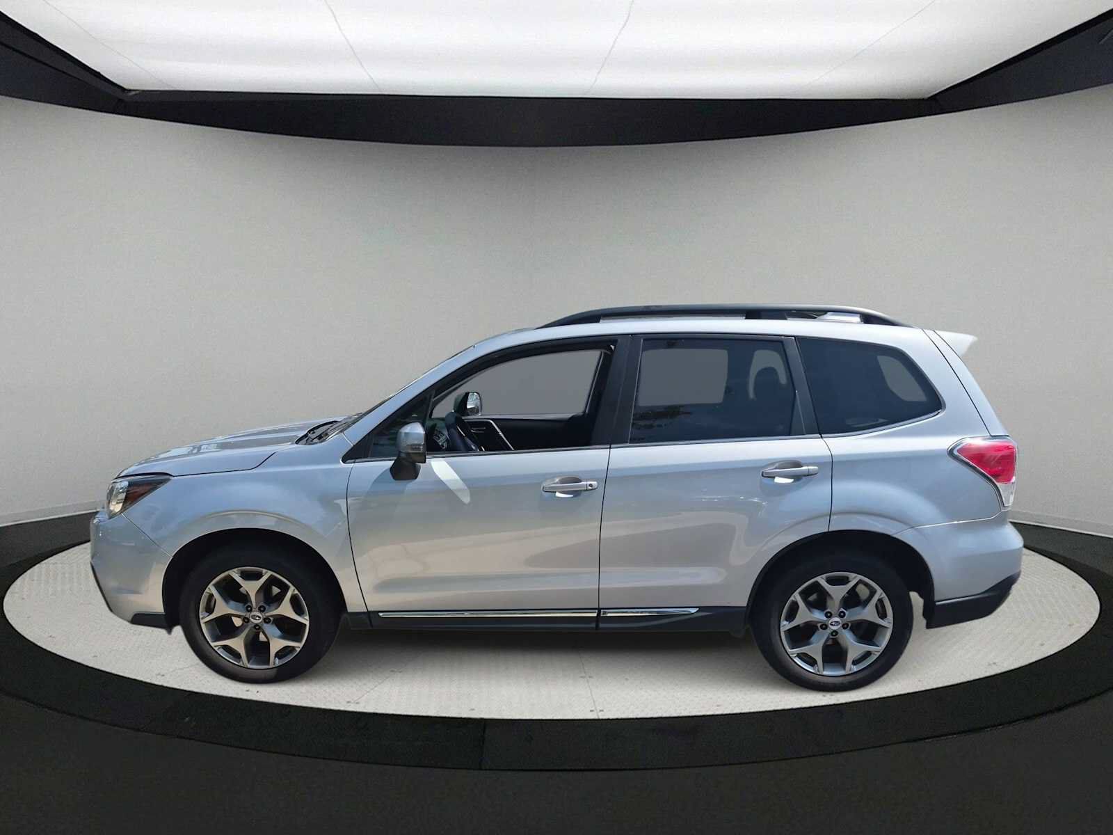 Used 2017 Subaru Forester 2.5i Touring AWD/4WD image 5