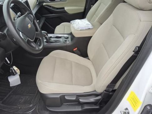 Used 2022 Chevrolet Traverse LS FWD image 8