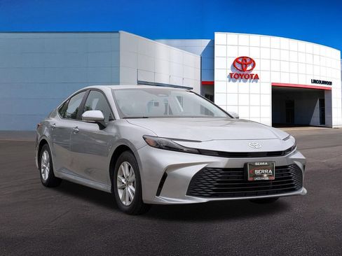 Used 2025 Toyota Camry LE FWD image 7