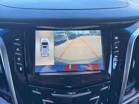 Used 2018 Cadillac Escalade Premium Luxury AWD/4WD image 25