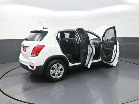 Used 2018 Chevrolet Trax LS FWD image 45