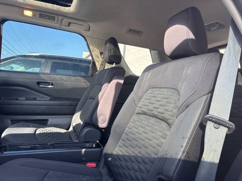 Used 2022 Nissan Pathfinder SV w/ SV Premium Package image 10