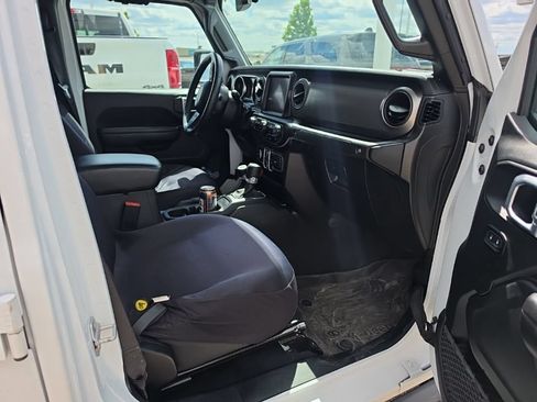 Used 2023 Jeep Gladiator Sport AWD/4WD image 9