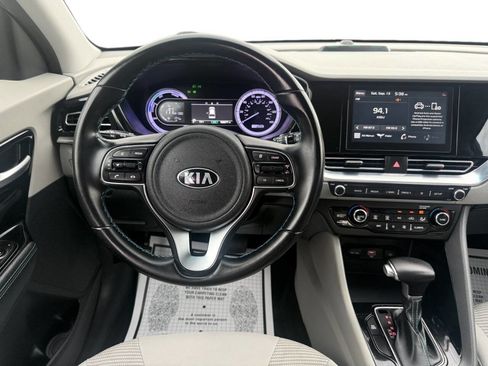 Used 2020 Kia Niro LXS image 12