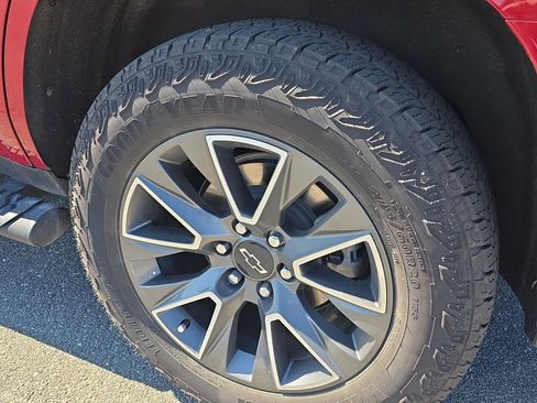 Used 2024 Chevrolet Tahoe Z71 w/ Luxury Package image 11