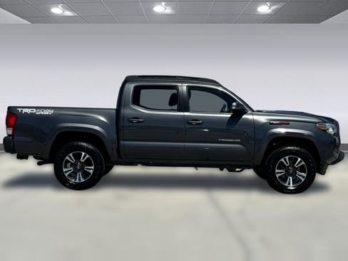 Used 2019 Toyota Tacoma TRD Sport AWD/4WD image 8