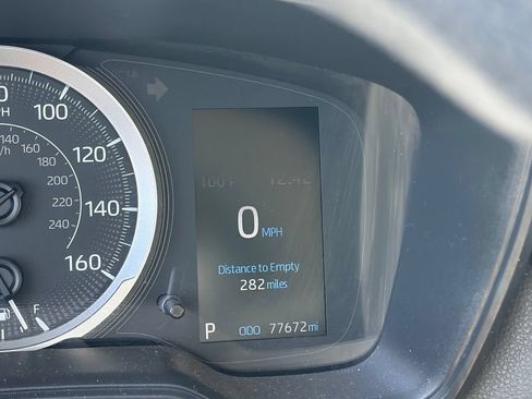 Used 2022 Toyota Corolla LE FWD image 11