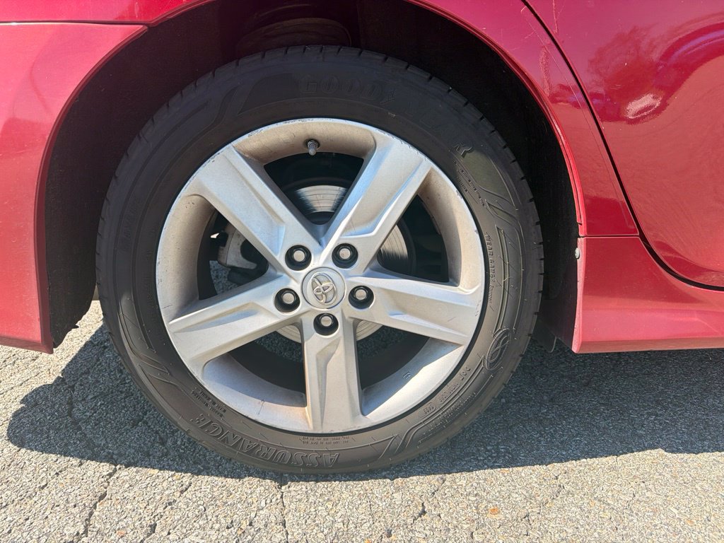 Used 2014 Toyota Camry SE FWD image 40