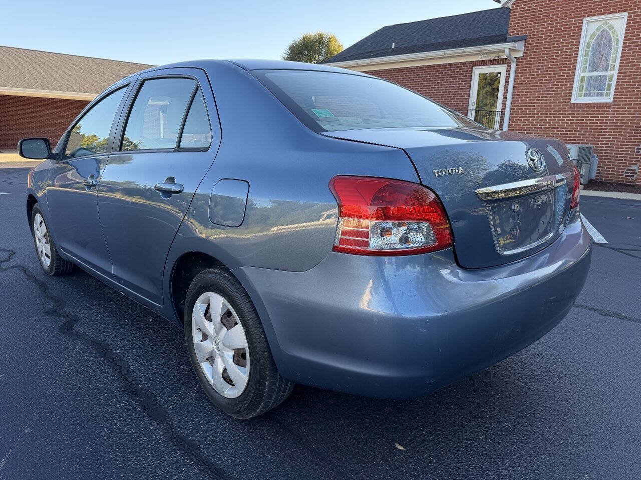 Used 2008 Toyota Yaris Sedan w/ Convenience Pkg FWD image 5