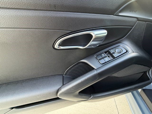 Used 2017 Porsche 718 Cayman RWD image 11