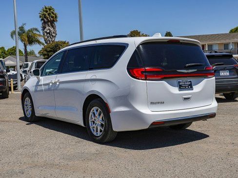 Used 2022 Chrysler Pacifica Touring-L FWD image 6