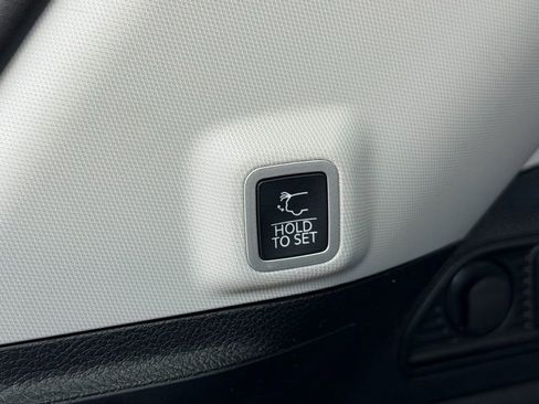 Used 2023 Jeep Grand Cherokee Limited image 34