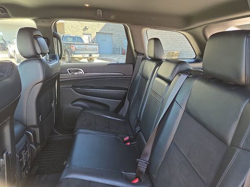 Used 2019 Jeep Grand Cherokee Altitude image 10