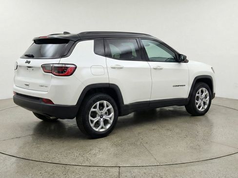 Used 2025 Jeep Compass Latitude image 9