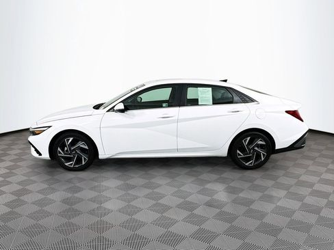 Certified 2025 Hyundai Elantra Limited image 8