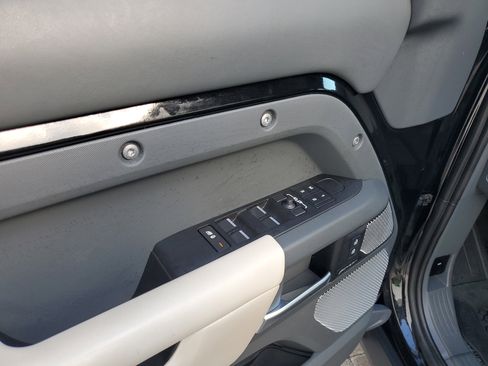 Used 2023 Land Rover Defender 130 X-Dynamic SE image 20