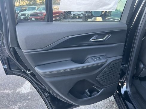 New 2025 Jeep Grand Cherokee Altitude image 16