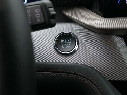 Used 2025 Ford Explorer Active w/ Active Comfort Package image 18