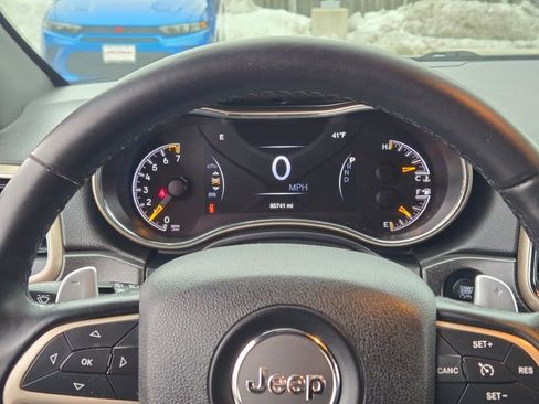 Used 2016 Jeep Grand Cherokee Laredo image 27