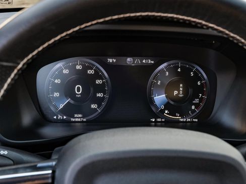 Used 2021 Volvo XC40 T4 R-Design image 19