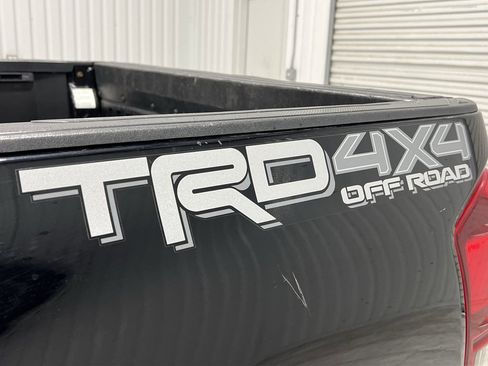 Used 2018 Toyota Tacoma TRD Off-Road image 32