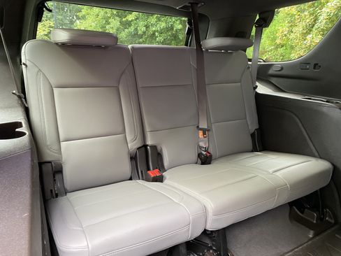 Used 2021 Chevrolet Tahoe Z71 w/ Luxury Package AWD/4WD image 39